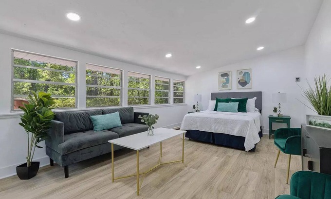 Griffin Heights House | Modern 3br midtown gem w/outdoor space