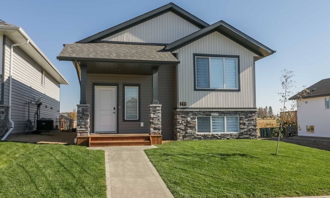Red Deer House | Modern 4 Bedroom House for 8 Guests in Red Deer ~ Games Room, Fire Pit, A/C, BBQ