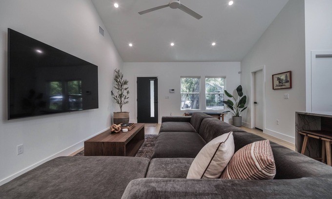 Barton Heights House | Modern 4BR in Zilker near South Lamar, Walkable, Private, Family Friendly