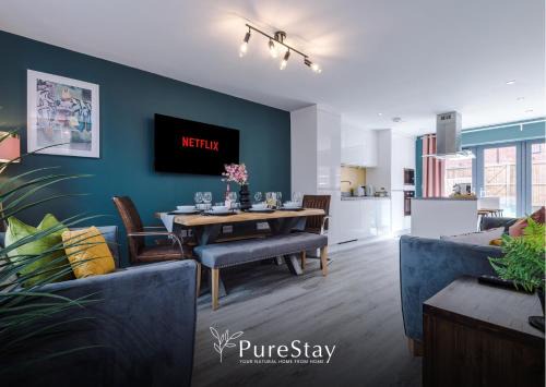 Failsworth House | Modern 5 Bedroom House in Manchester by PureStay - Short Stay with Service Accommodation & Free Parking