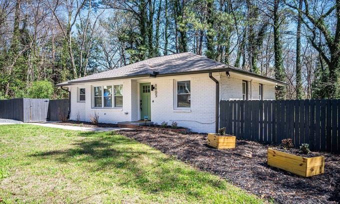 Atlanta House | Modern 5BR Near West Midtown+Fire Pit+Pet Friendly