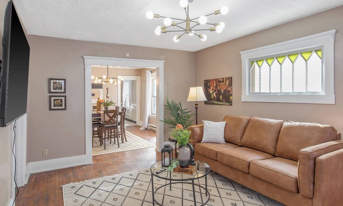 Southside House | Modern 6BR Near Syracuse U, Destiny & Zoo Sleeps 18