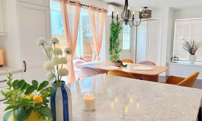 Moncton House | Modern 8 Bedroom Entire Home w/Backyard BBQ deck