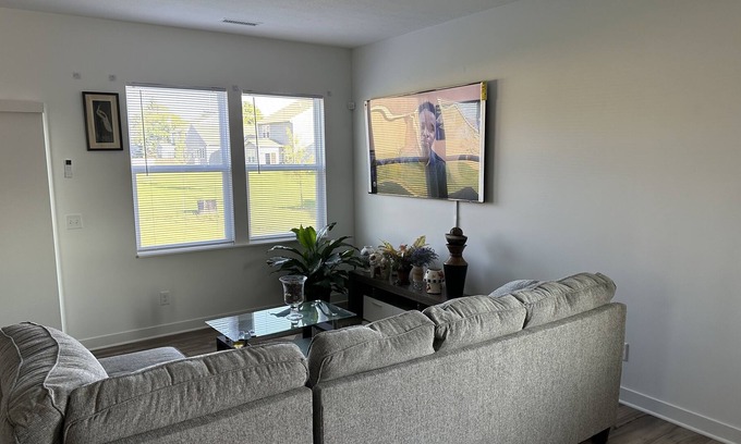 Whitestown House | Modern And Serene Suburb Oasis near Indy