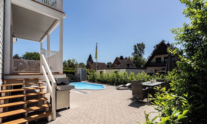 Alttechau Apartment | Modern and spacious vacation apartment with heated pool and terrace near the Baltic Sea