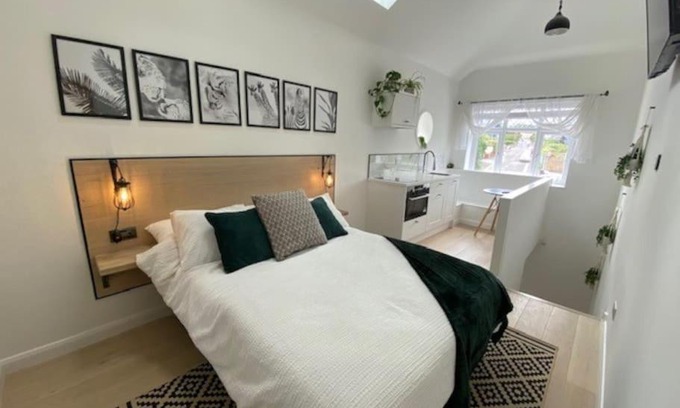 Saltford Apartment | Modern Annex on the outskirts of Bath and Bristo