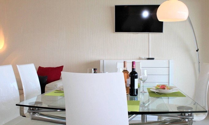 Villeneuve Loubet Beach Apartment | Modern Apartment with Terrace and Garage - Villeneuve-Loubet