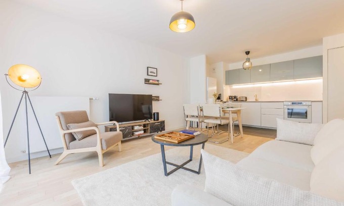 Les Puces de Saint-Ouen Apartment | Modern apartment - 2BR-5P - Puces de Saint-Ouen