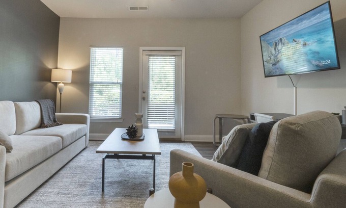 Johns Island Apartment | Modern Apartment in Prime Location (ID9129X58)