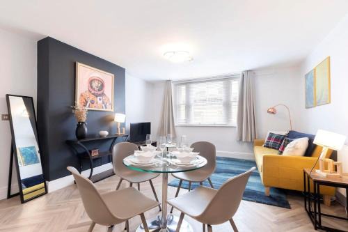 Gloucester Apartment | Modern Apartment in Historic Gloucester Quays