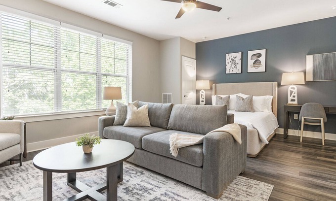 SouthPark Apartment | Modern Apartment in Prime Location (ID9577X84)