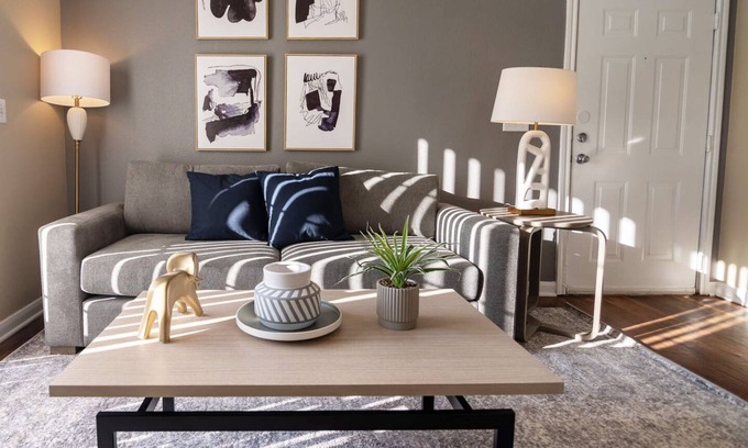 Lexington Apartment | Modern Apartment in Prime Location (ID9206X12)