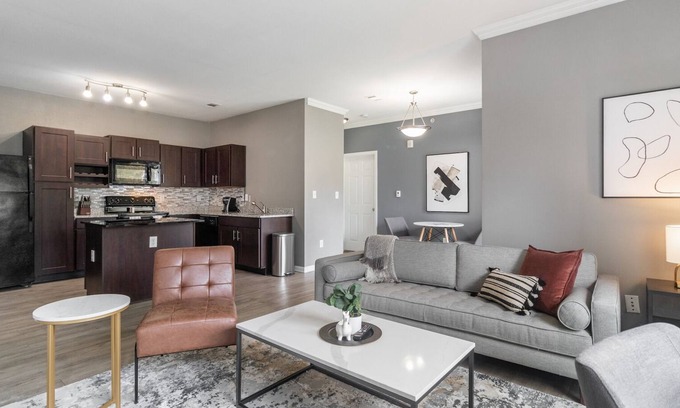 Mount Juliet Apartment | Modern Apartment in Prime Location (ID4332)