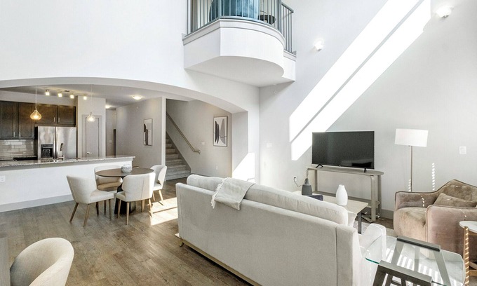 Barker Apartment | Modern Apartment in Prime Location (ID1203X998)