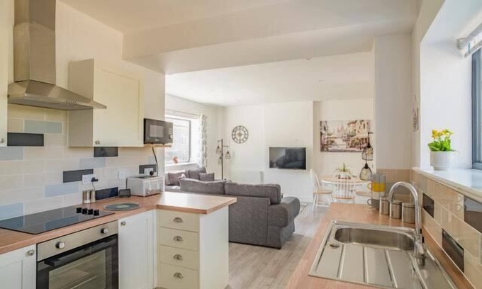 Chalford Apartment | Modern apartment in the Cotswolds sleeps 6