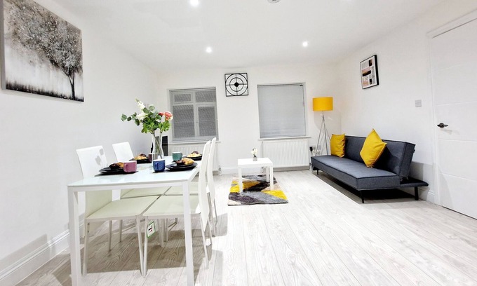 Uxbridge South Apartment | Modern Apartment in Uxbridge