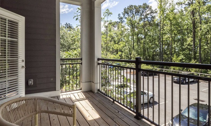 West Ashley Apartment | Modern Apartment in Prime Location (ID1663X0)
