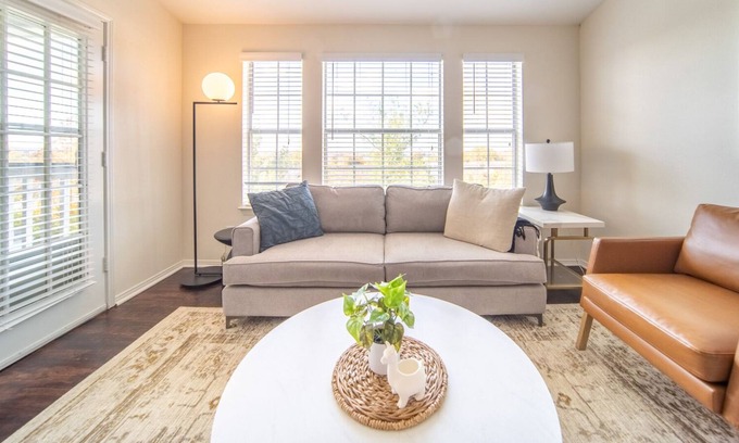 North Royalton Apartment | Modern Apartment in Prime Location (ID2720X30)