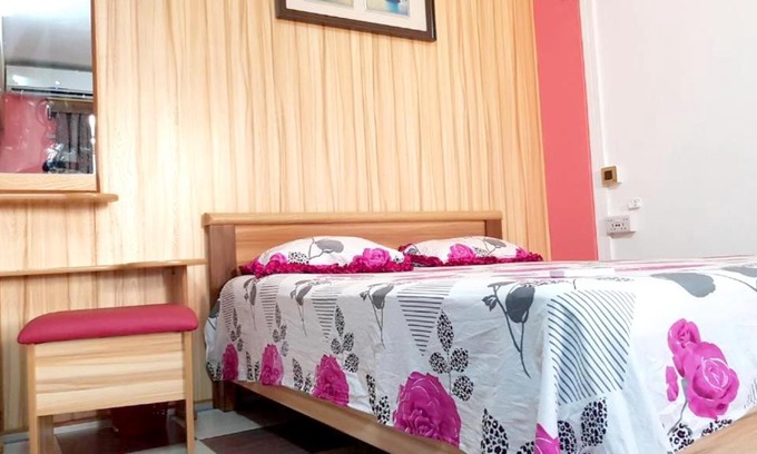 Souillac Apartment | Modern apartment with balcony and mountain view in Souillac