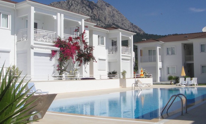 Goynuk Apartment | Modern apartment with pool and garden