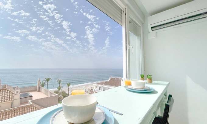 San Luis de Sabinillas Apartment | Modern apartment with sea views in Sabinillas