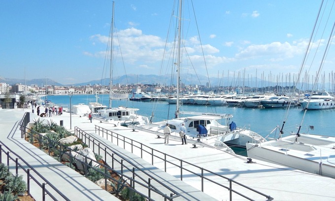 Bacvice Apartment | Modern apt With Terrace 4 min Walk to the Beach