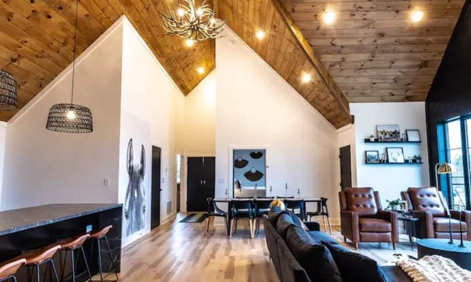 Fisherville House | Modern barn home on a Kentucky horse farm