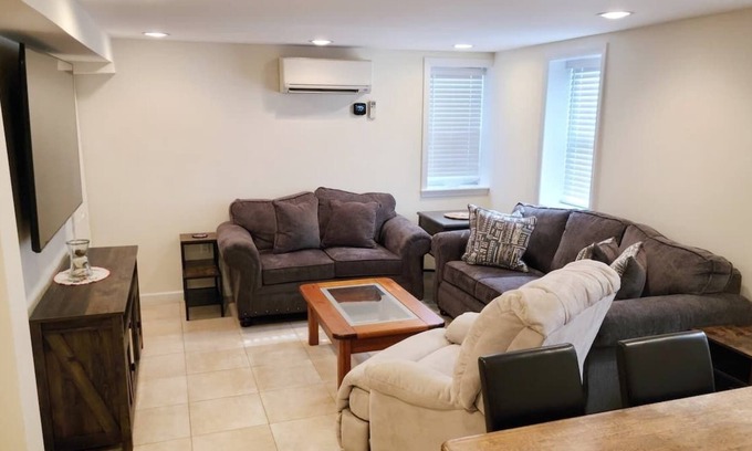 Long Beach Apartment | Modern, Beautiful & Warm Apartment Unit with Beach Passes!!!
