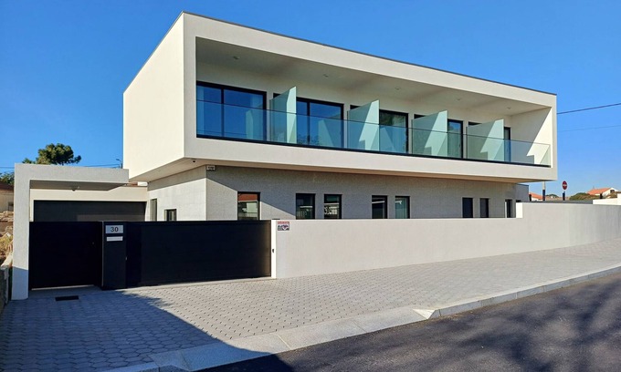 Canidelo Apartment | Modern big rooms with private bathrooms, close to beach