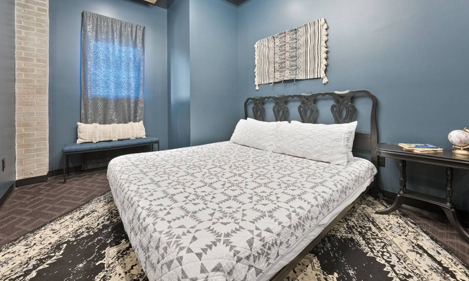 Middletown House | Modern boutique hotel in Torchlight Pass Revival District - indulge now! 303