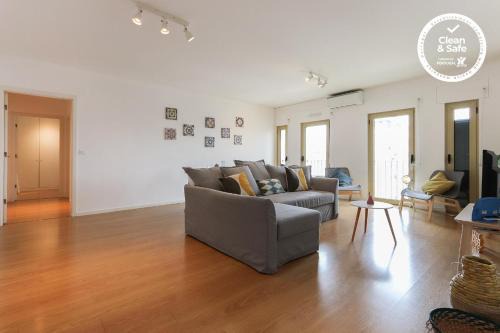Falca Apartment | Modern & Bright Avenidas Novas by Homing