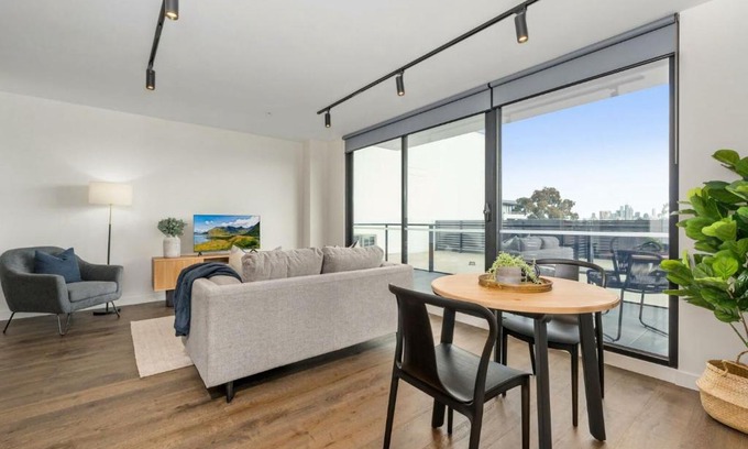 Brunswick Apartment | Modern Brunswick