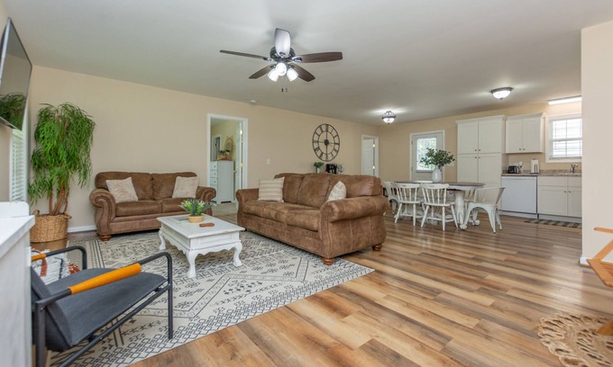 Thomasville House | Modern build w/grill and front porch | 12 mi. to HPU | Pack n' Play