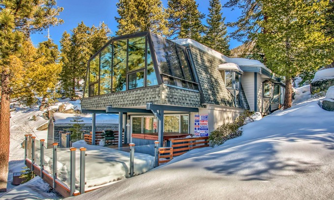 South Lake Tahoe Cabin | Modern Cabin, Panoramic Lake Tahoe Views, @ Heavenly Ski Slopes, Near State line
