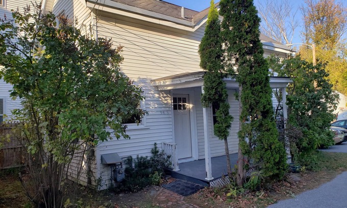 Old North End House | Modern Carriage house 2 blocks from Church Street