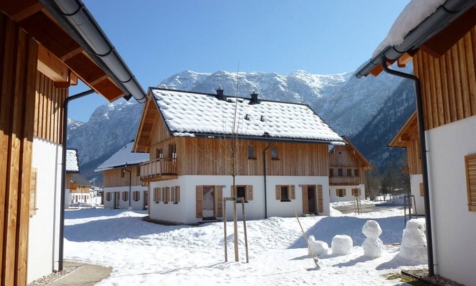 Obertraun Ski Chalet | Modern Chalet in Obertraun with Terrace