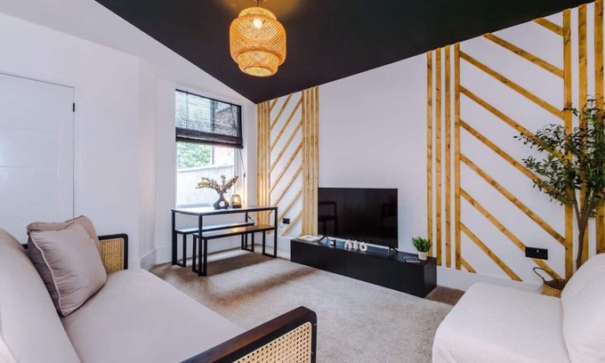 Eccles House | Modern & Chic Four Bedroom Home