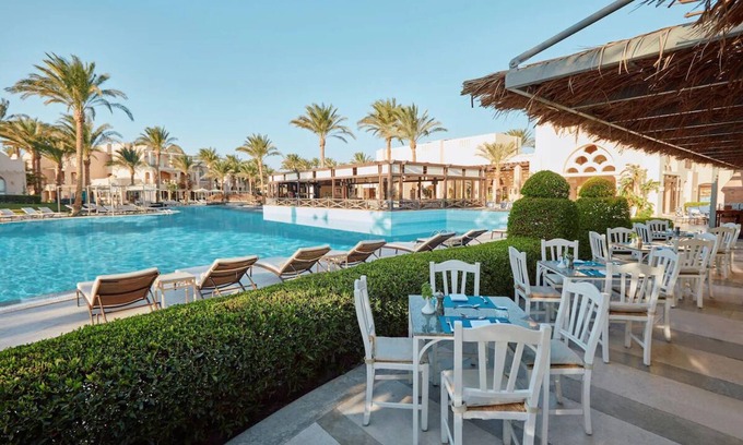 Makadi Bay Hotel | Modern Comfort Meets Coastal Views in Prime Location | 2 Beachfront Rooms