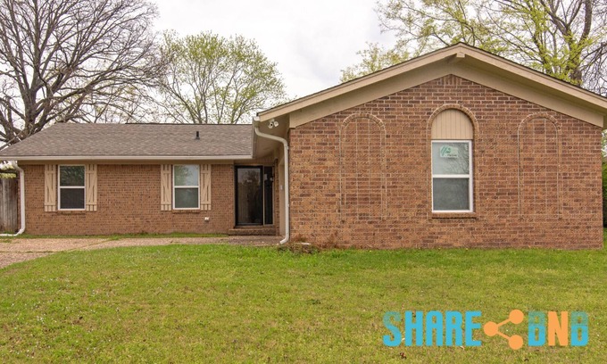 Little Rock House | Modern Comfort Meets Serenity: Newly Remodeled 3BR Home in Pecan Lake