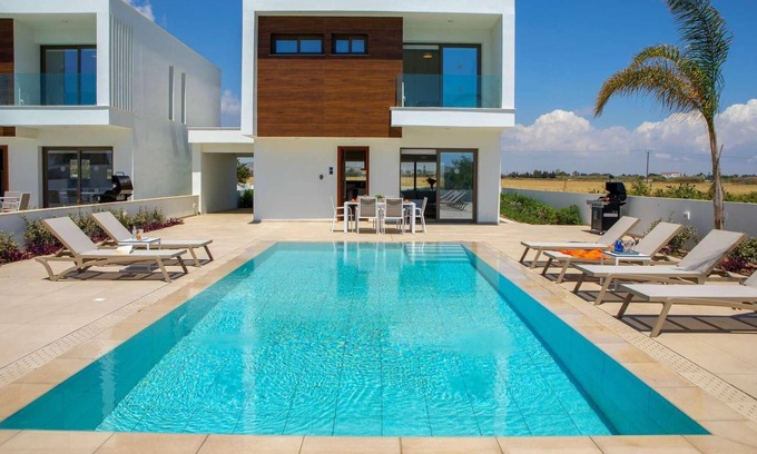 Softades Villa | Modern, contemporary villa close to the coast