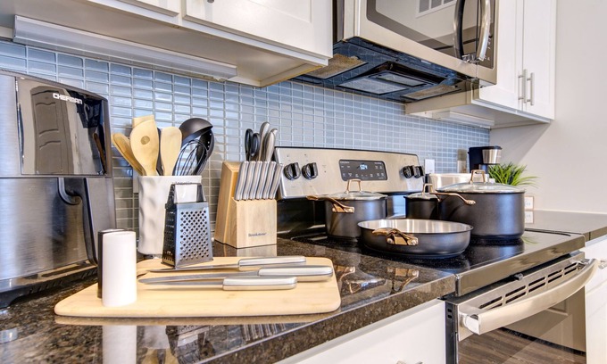 Conroe Apartment | Modern Corporate Haven