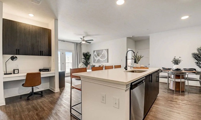 Whitestown Apartment | Modern Cozy 2-bdrm 2-bath Escape