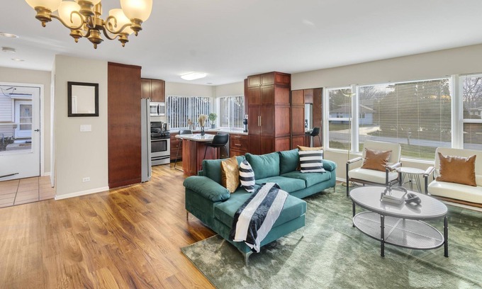Wheaton House | Modern Cozy Getaway + Pool Table