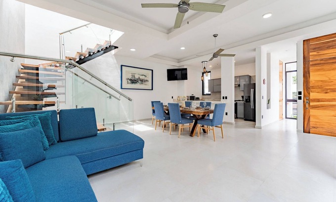 Crucecita Villa | Modern Duplex Near the Beach