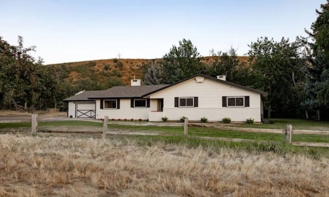 Walla Walla House | Modern Farmhouse: Olson North - close to downtown
