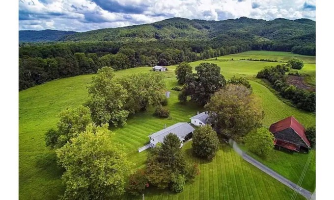 Elgin House | Modern Farmhouse Near Windrock