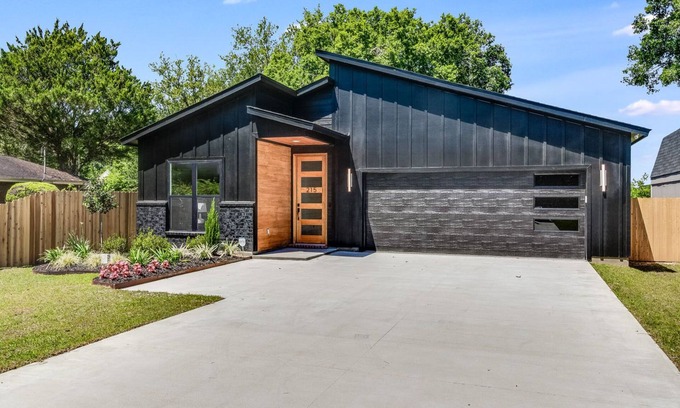 Youngsville House | Modern Game Room New King Bed Sports Complex Lux Family Friendly