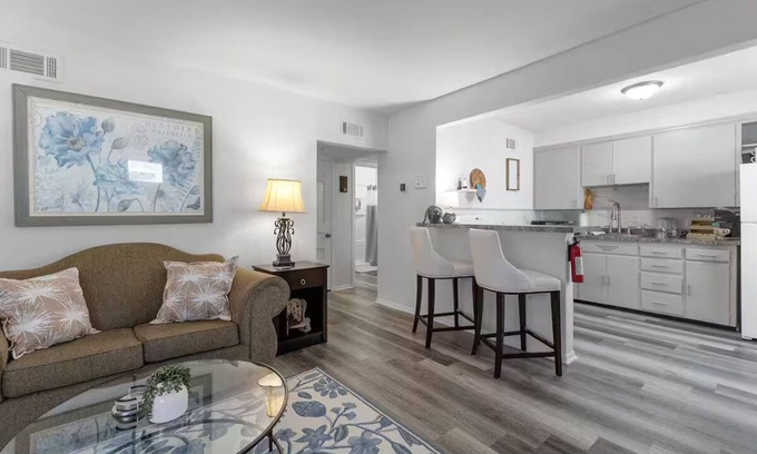 St. Joseph House | Modern Garden 1BR - Laundry + Pets OK - Quiet