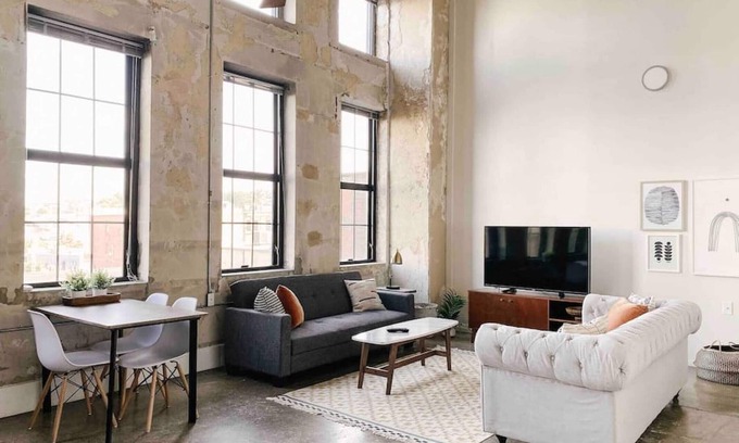 Old City Apartment | Modern Gay St Loft w/View