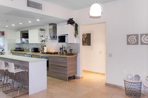 Shaba Apartment | Modern Ground Level, 4 BR condo